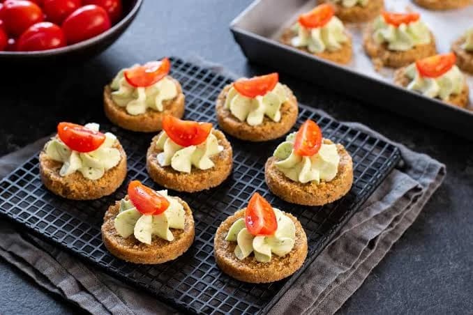 Crostini e tartine senza glutine per una cena tra amici